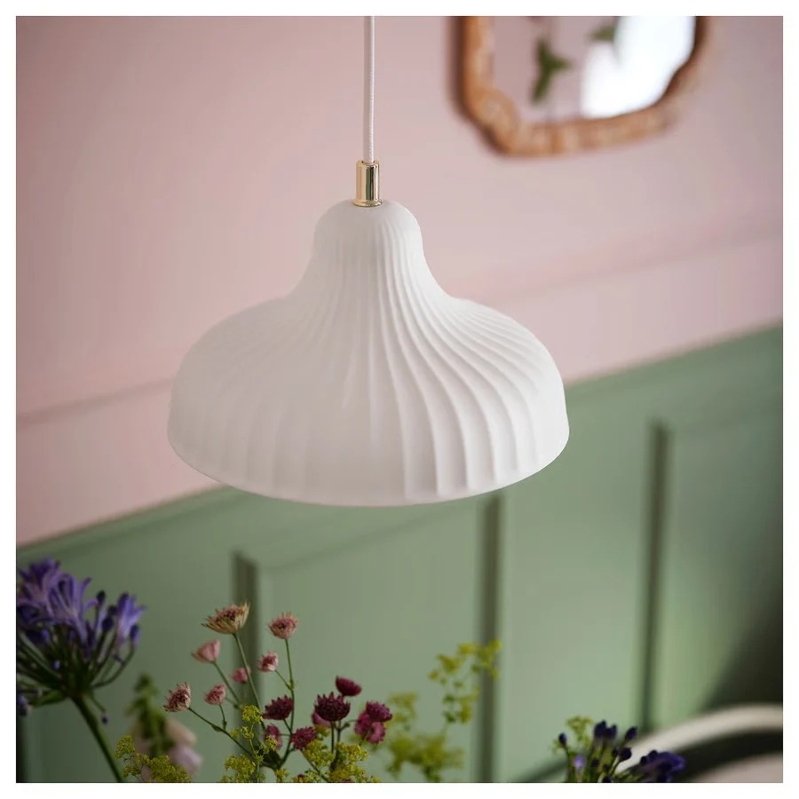 IKEA transformeert verlichting met vintage hanglamp voor nog geen 20 €, vaarwel plafondlampen